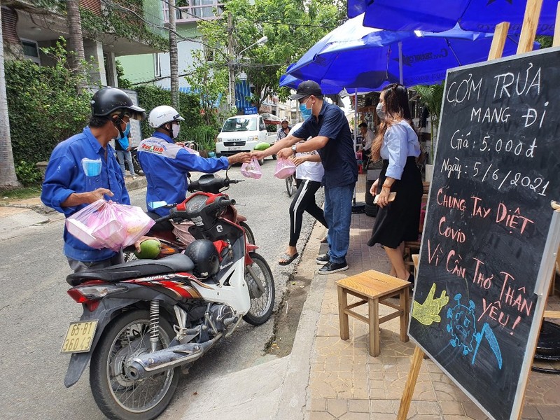 Cần Thơ đã chi 7,5 tỉ hỗ trợ hơn 6.200 người bán vé số lẻ - ảnh 1