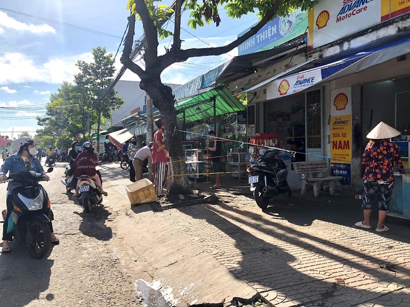 Cần Thơ: người mua ve chai, hàng rong... hoạt động trở lại - ảnh 1