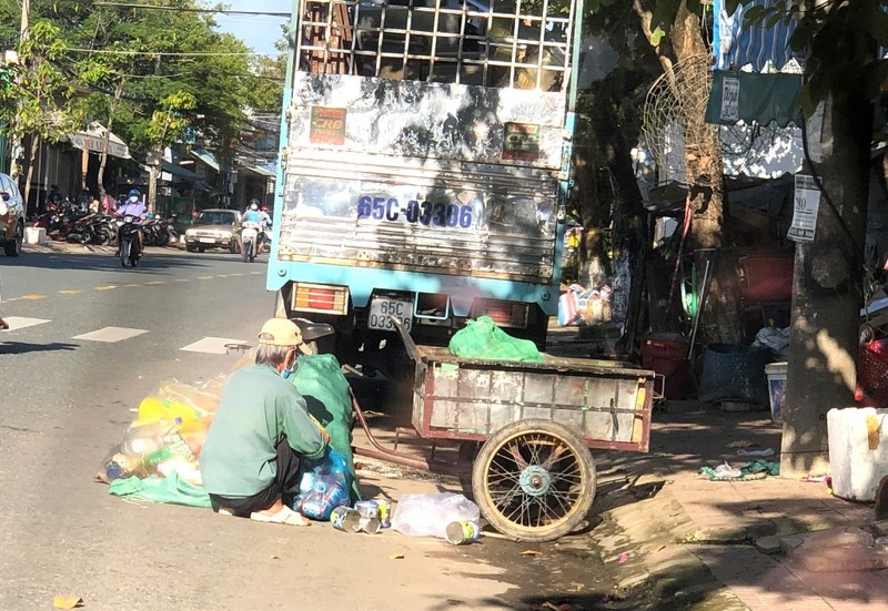 Cần Thơ: người mua ve chai, hàng rong... hoạt động trở lại - ảnh 3