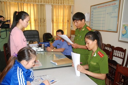 Khởi tố 2 bảo mẫu hành hạ trẻ ở mầm non Sơn Ca - ảnh 1