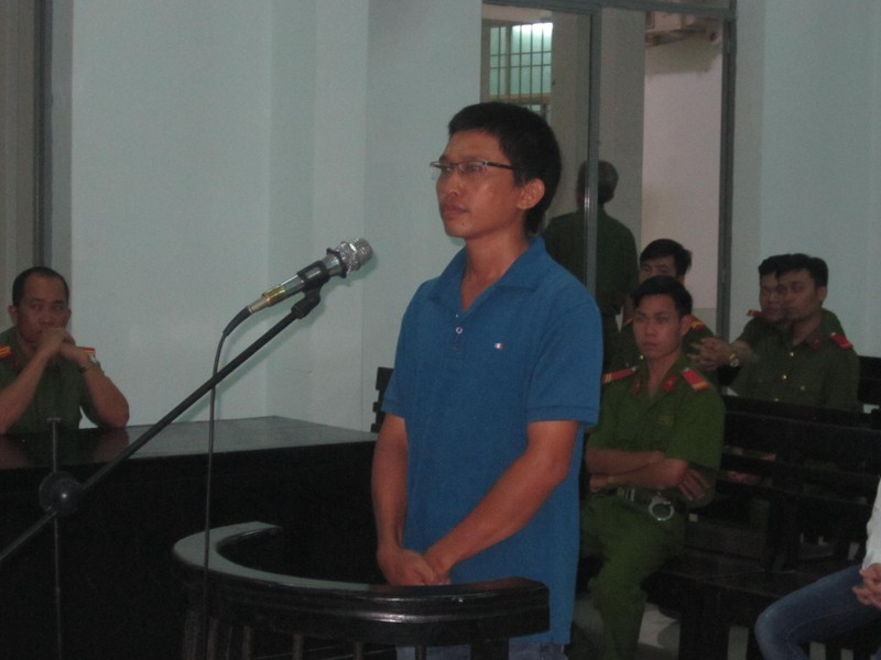 Kiểm sát viên vứt tiền nhận hối lộ vào... bồn cầu - ảnh 1