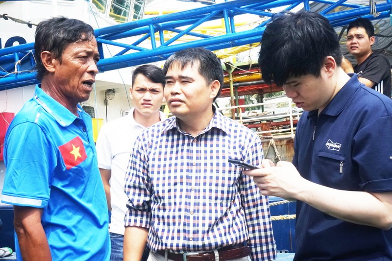 Công ty bán máy tàu vỏ thép đổ lỗi cho ngư dân - ảnh 1