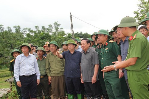 Phó Thủ tướng đến hiện trường 18 nạn nhân bị vùi lấp - ảnh 1