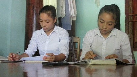 Chị em song sinh đỗ thủ khoa, á khoa đại học