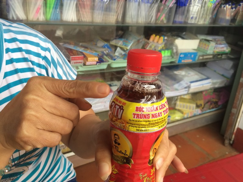 Đắk Lắk: Phát hiện chai trà Dr. Thanh có dị vật lạ - ảnh 1