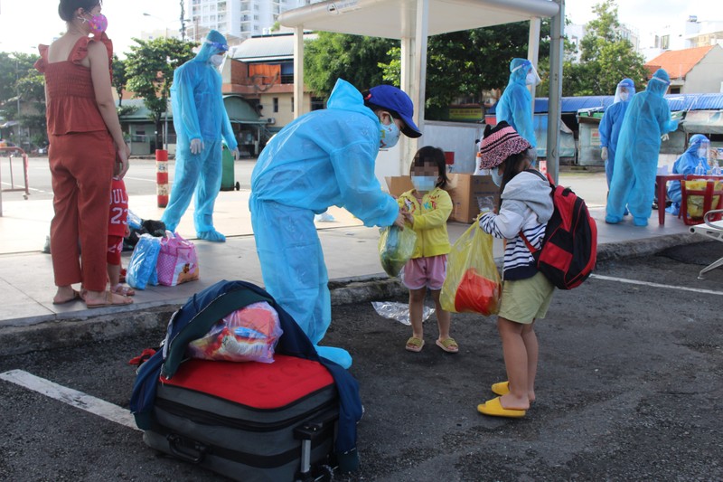 Ninh Thuận: Trẻ em, phụ nữ mang thai bị kẹt ở TP.HCM đã được đưa về quê    ​ - ảnh 1