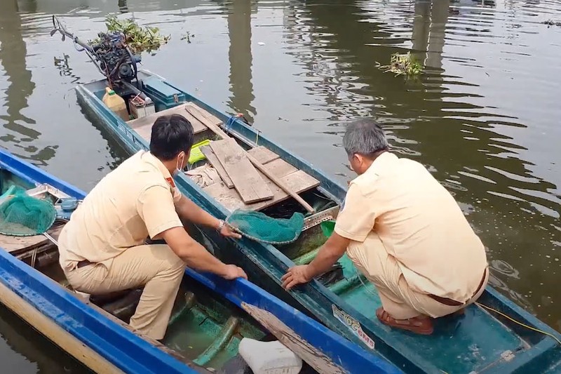 CSGT đường thủy có được hóa trang khi đi tuần tra? - ảnh 1