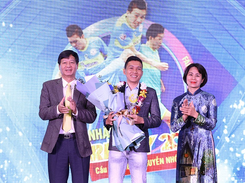 ‘Cú sút’ Fair Play 2020 của chàng trai vạn chài - ảnh 1