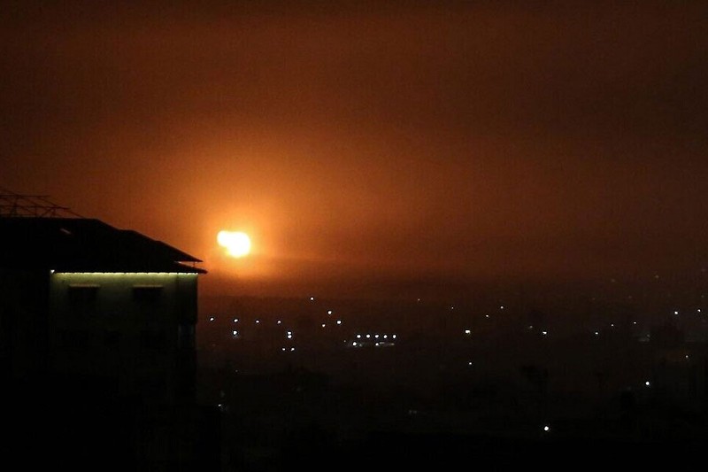 Israel bắn phá Dải Gaza đáp trả vụ Hamas tấn công bằng rocket - ảnh 1