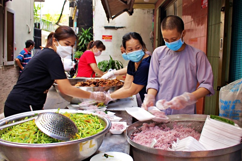 Tăng ni, Phật tử TP.HCM chia sẻ cùng tuyến đầu chống dịch - ảnh 1