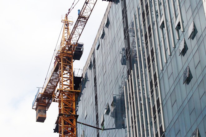 Hà Nội chính thức phá dỡ tầng 18 nhà 8B Lê Trực - ảnh 1