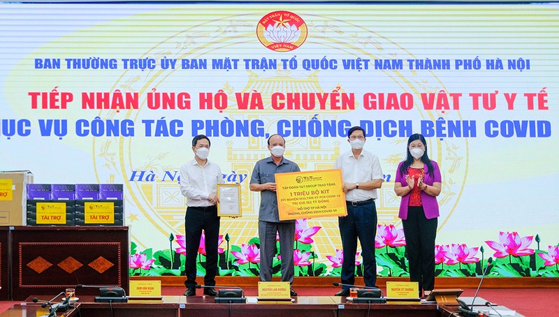 T&T tặng Hà Nội 1 triệu bộ kit xét nghiệm để phòng chống COVID-19 - ảnh 1