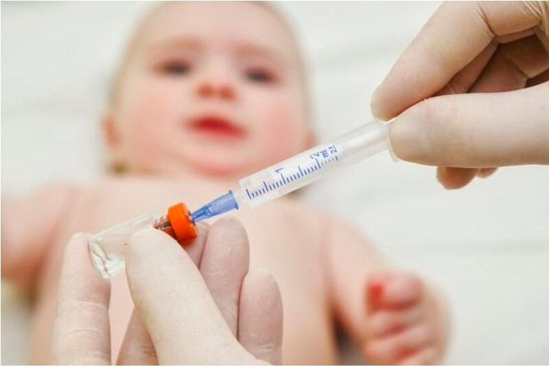 Hà Nội thông tin vụ tiêm nhầm vaccine ngừa COVID-19 cho 18 trẻ sơ sinh - ảnh 1