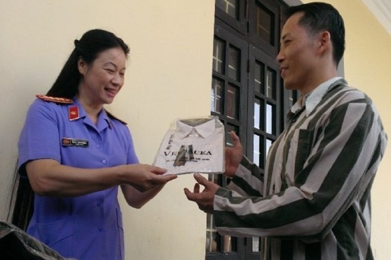 Mỗi năm sẽ có 3 đợt tha tù trước thời hạn - ảnh 1