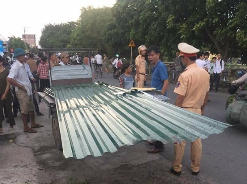 Va vào ba gác chở tôn, người đàn ông bị cứa tử vong - ảnh 1