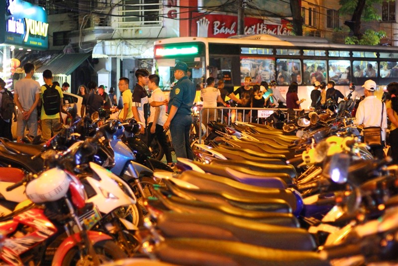Trung thu là dịp 'chặt chém' của các bãi xe ở Hà Nội - ảnh 2