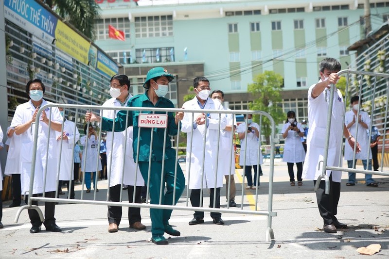Bệnh viện K Tân Triều dỡ phong tỏa sau 1 tháng cách ly vì COVID-19 - ảnh 4