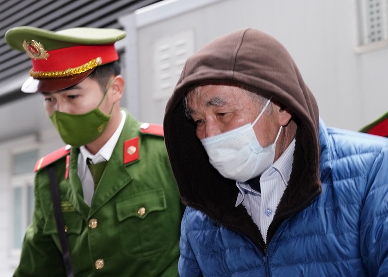 14 luật sư bào chữa cho cựu chủ tịch Nguyễn Đức Chung và đồng phạm - ảnh 4