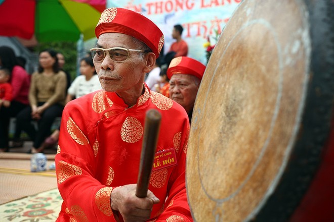 Trai Hà thành đổ máu vì chơi vật quả cầu son