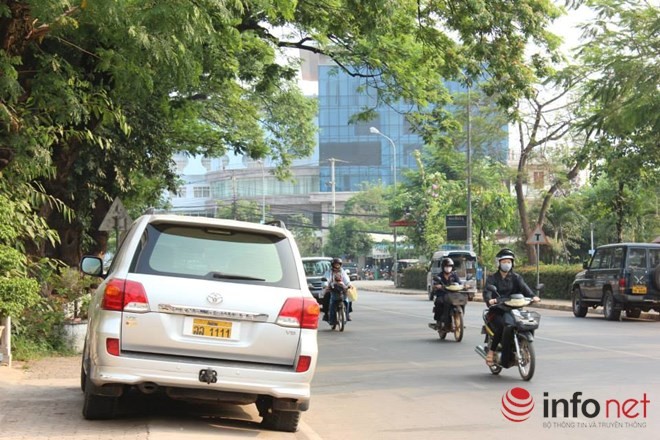 Xe đắt tiền, biển đẹp ở Lào... chỉ là đồ bình dân - ảnh 16