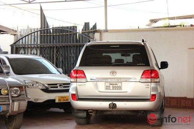 Xe đắt tiền, biển đẹp ở Lào... chỉ là đồ bình dân - ảnh 17