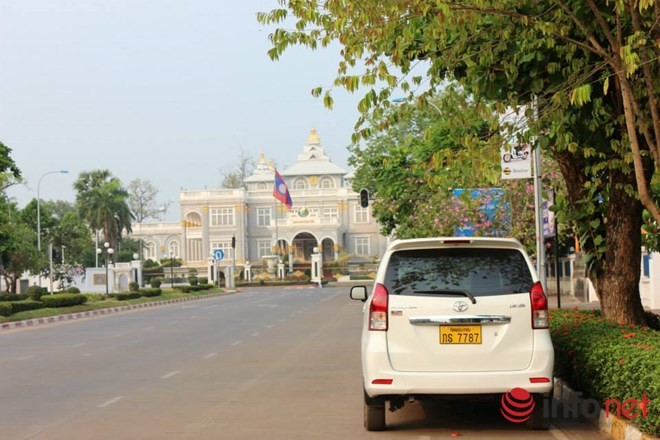 Xe đắt tiền, biển đẹp ở Lào... chỉ là đồ bình dân - ảnh 7