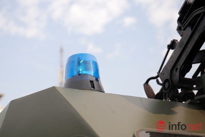 Cận cảnh xe chống đạn RAM-MKIII của lực lượng an ninh Việt Nam - ảnh 10