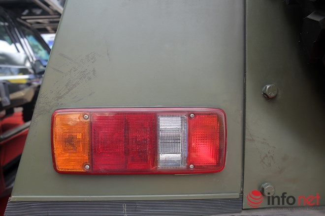 Cận cảnh xe chống đạn RAM-MKIII của lực lượng an ninh Việt Nam - ảnh 4