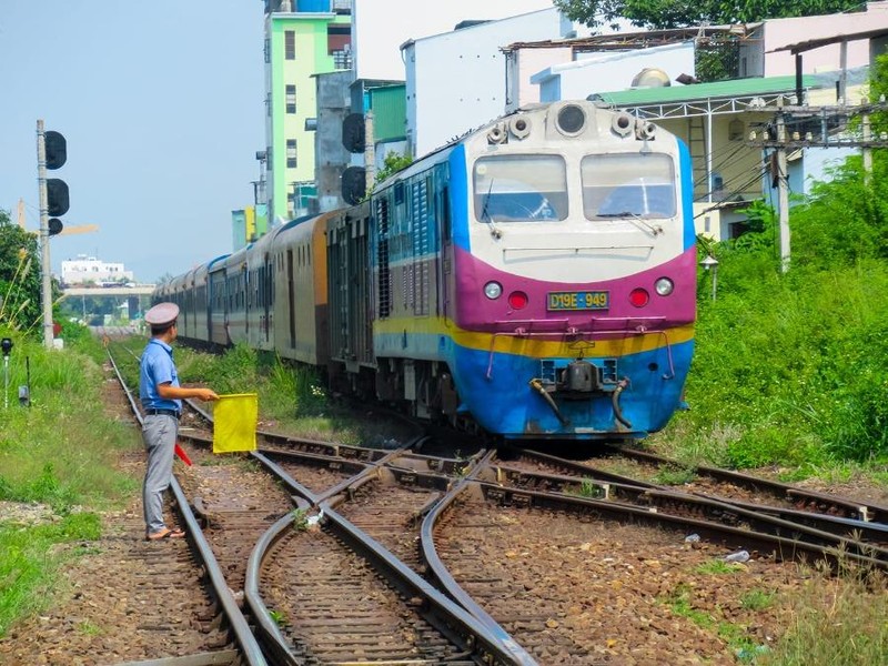 Lao động ngành đường sắt ngừng, nghỉ việc khó tiếp cận gói hỗ trợ - ảnh 1