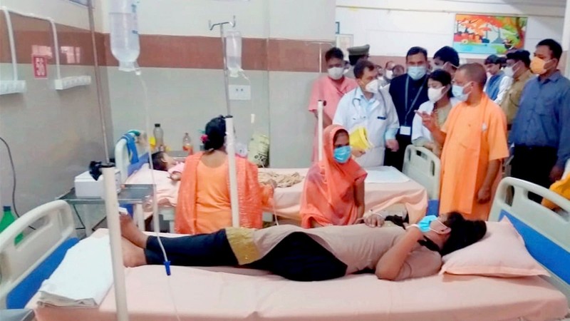 Sốt 'bí ẩn' ở Ấn Độ: Bệnh nhân liệt giường, 100 ca tử vong với đa số là trẻ em - ảnh 1