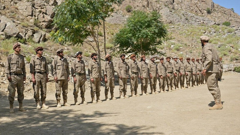 Afghanistan: Phe kháng chiến sẵn sàng chiến đấu, Taliban đợi lệnh tấn công  - ảnh 2