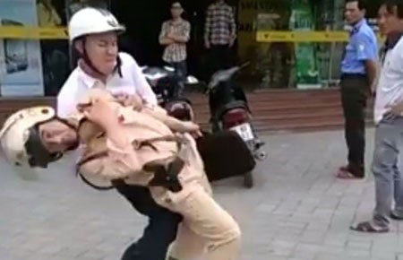 Bắt kẻ tấn công CSGT - ảnh 1