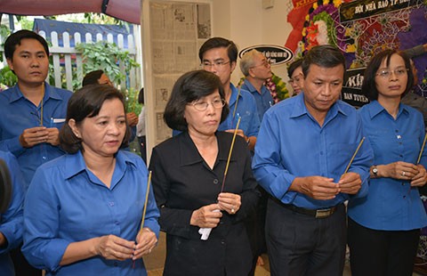 Tiễn đưa một ngọn nến đã cháy hết mình - ảnh 2