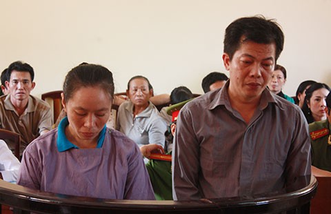 32 năm tù cho hai cựu cán bộ công an tham ô - ảnh 1
