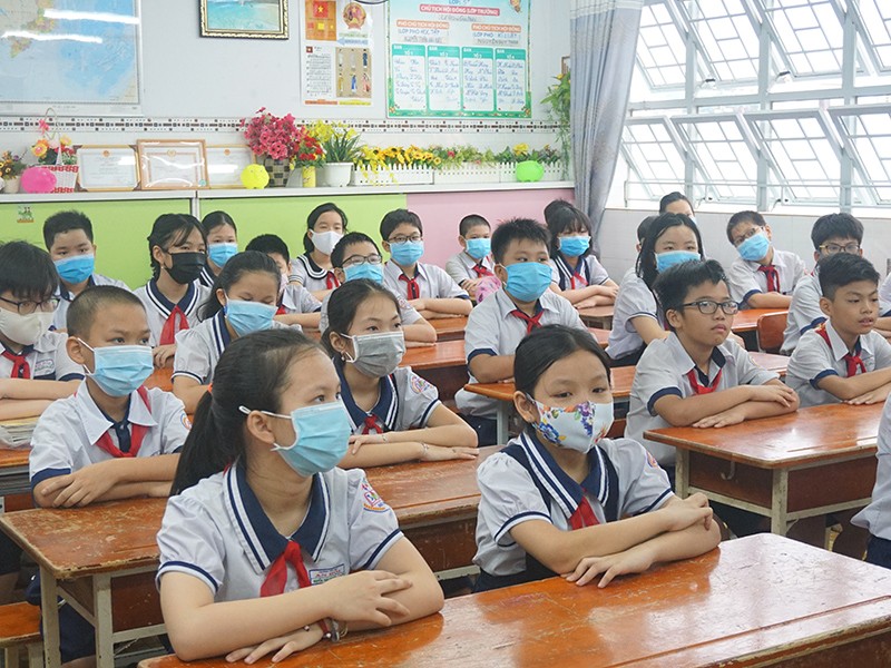 Trường học thở phào khi bỏ giãn cách lớp học | Dịch COVID-19 | PLO