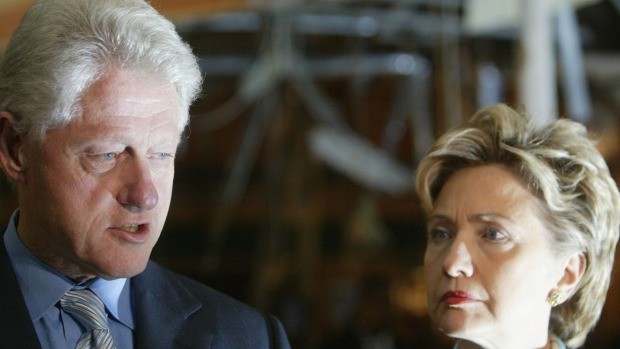 Cựu Tổng thống Bill Clinton là 'bạn thân' của kẻ môi giới tình dục trẻ em - ảnh 2