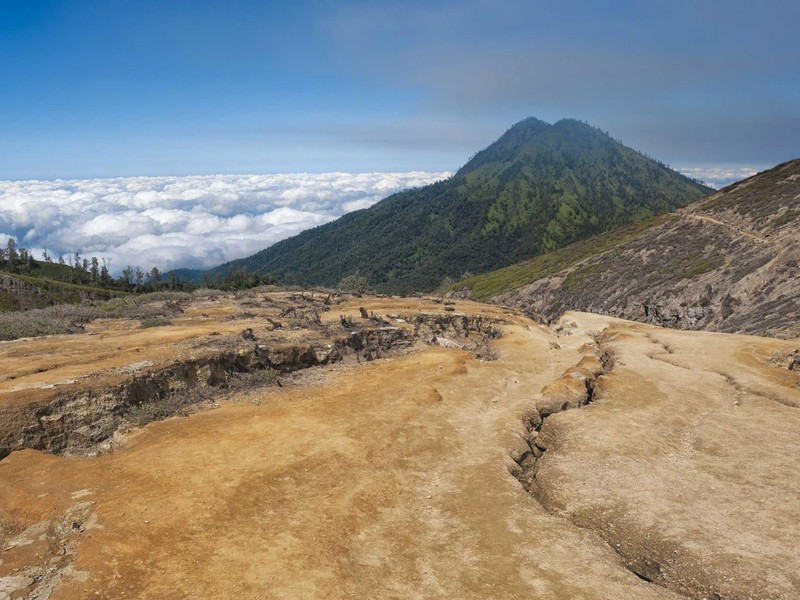 Máy bay chở khách mất tích ở Indonesia - ảnh 1