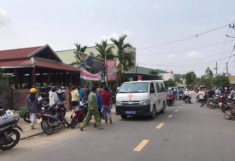 Ghen tuông, chồng đâm chết đầu bếp, chém vợ cũ rồi tự sát - ảnh 1