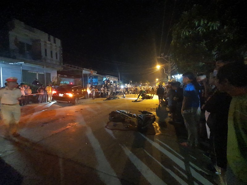Quảng Nam: tai nạn liên hoàn, ít nhất 5 người thương vong - ảnh 1