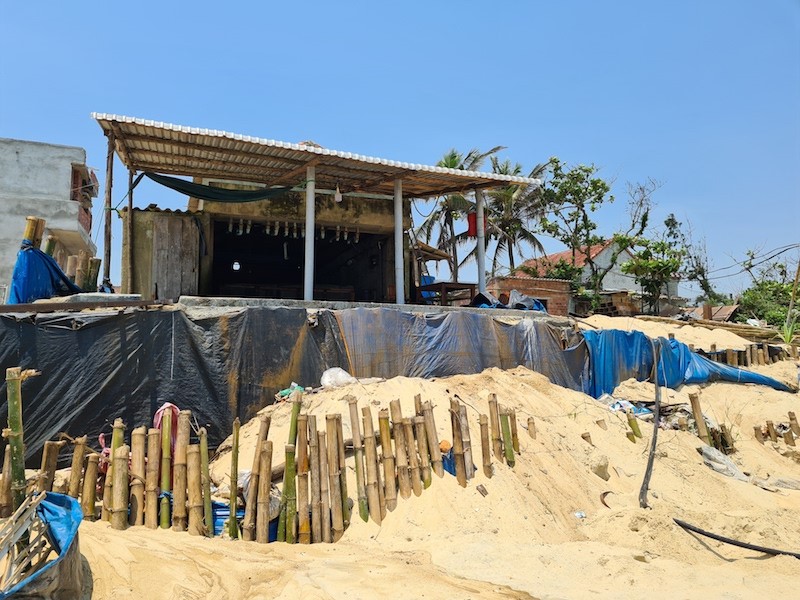 Người dân Quảng Nam đứng trước nguy cơ mất nhà vì biển - ảnh 1