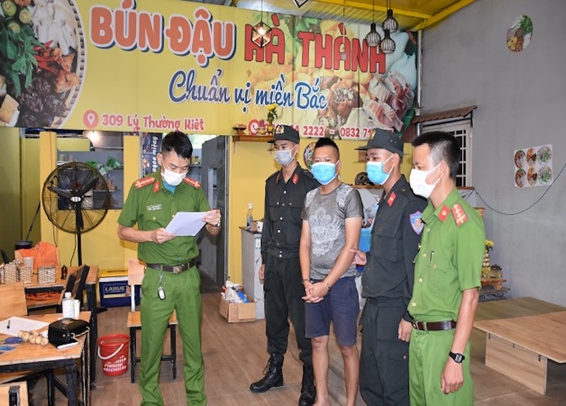 Bắt nhóm người đến Quảng Nam hoạt động cho vay nặng lãi - ảnh 1
