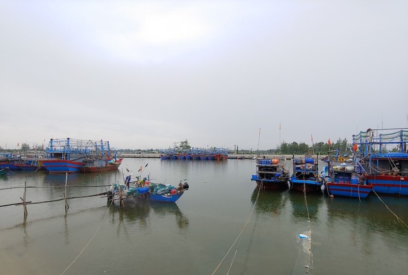 Áp thấp nhiệt đới đang mạnh lên, Quảng Nam cấm tàu thuyền ra khơi - ảnh 1