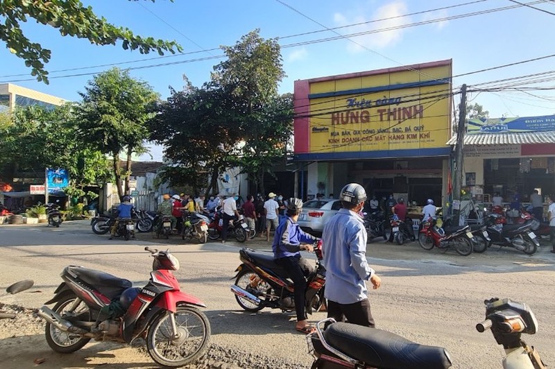 Thanh niên dùng tiền âm phủ mua vàng rồi cướp vàng bỏ chạy - ảnh 2