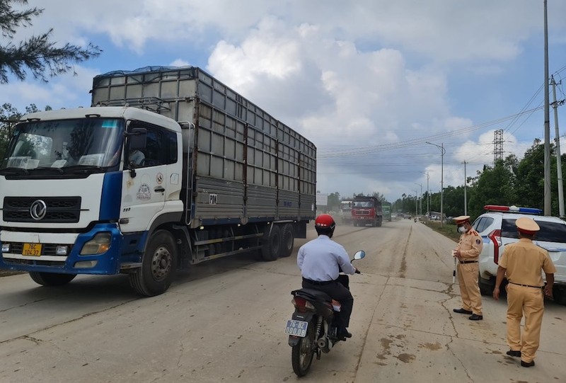 Xưng Phó phòng CSGT tỉnh Quảng Ngãi đòi xe vi phạm chung chi - ảnh 1