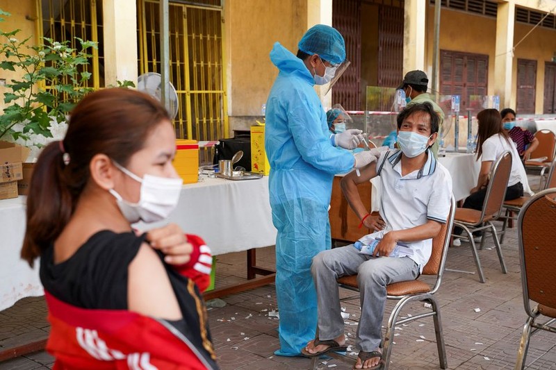 Campuchia cấp tiền cho các gia đình bị ảnh hưởng dịch trong 3 tháng cuối năm - ảnh 1