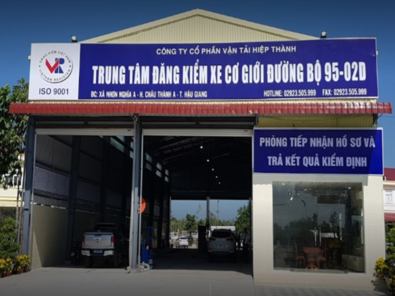 Bị dừng hoạt động đăng kiểm vì bỏ lọt xe không đủ tiêu chuẩn - ảnh 1