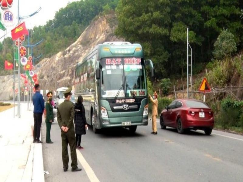 Xe khách không được đón, trả khách ở Quảng Ninh, Hải Dương - ảnh 1