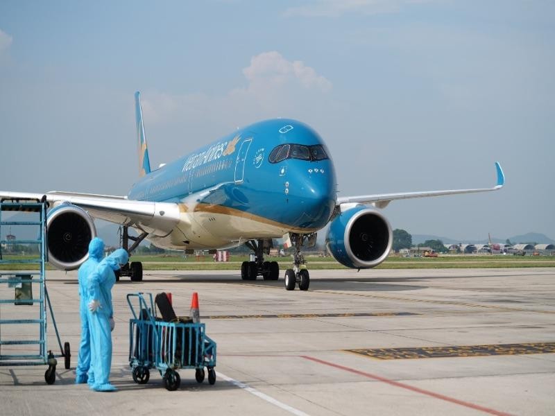 Vietnam Airlines phải cắt giảm 1.344 lao động vì COVID-19 - ảnh 1