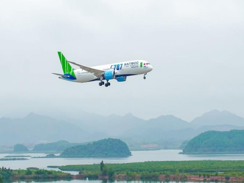Cục Hàng không 'tuýt còi' Bamboo Airways vì bán vé vượt slot - ảnh 1