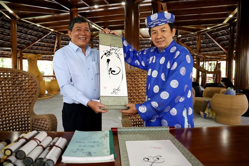 Người dân Nha Trang háo hức ngày mở cửa vườn mai xuân - ảnh 11